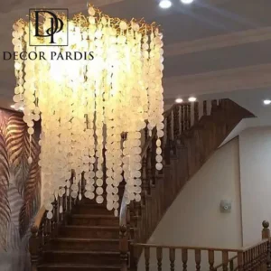 لوستر درختی پولکی با طراحی مدرن و پولکهای درخشان