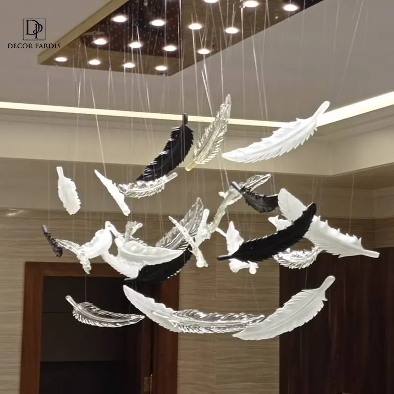 لوستر دست ساز پر سوزنی با نور هالوژنی