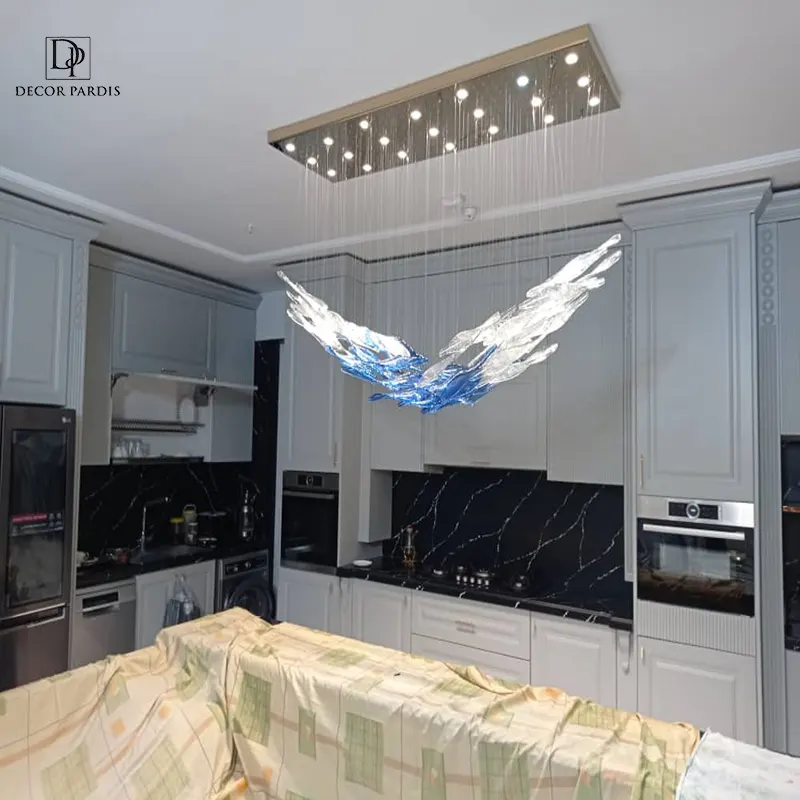 نمای نزدیک رنگ آبی لوستر دم ماهی دست ساز