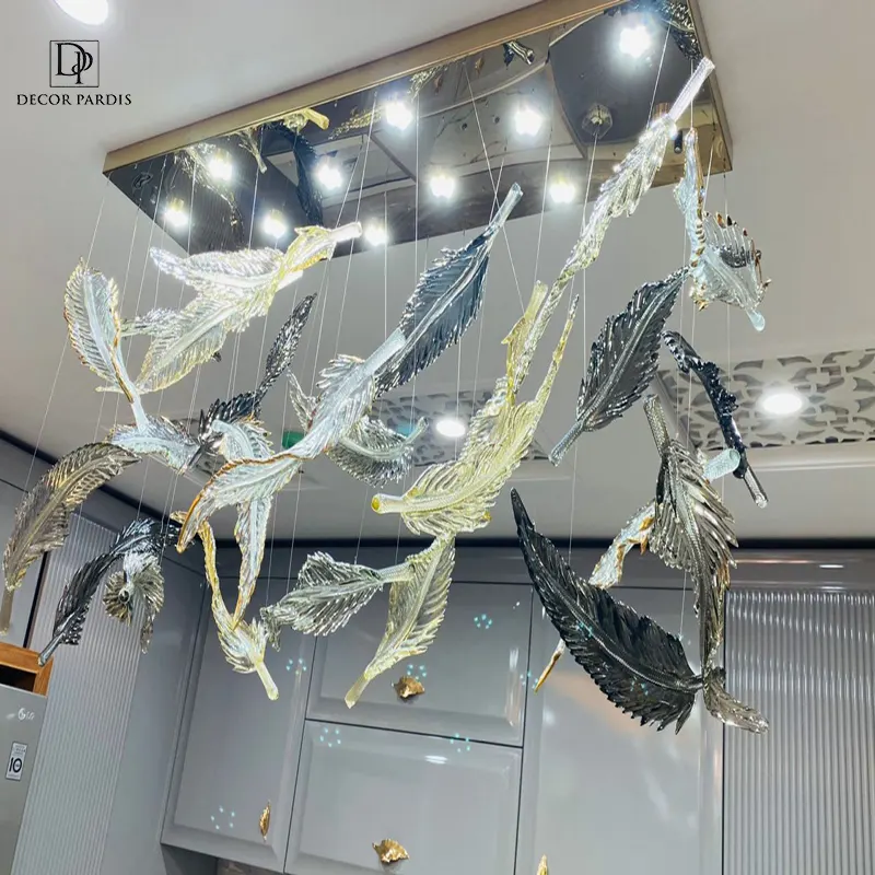 نمای پر نور لوستر پر سوزنی