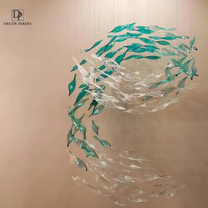 جلوه پراکنده نور و طراحی منحصر به فرد لوستر دم ماهی کریستال