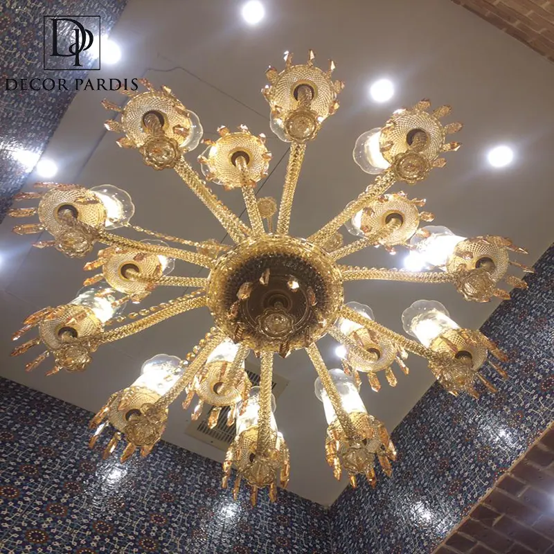 لوستر مجلل زنیت در فضای لابی