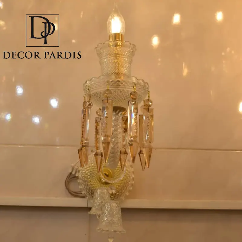 جزئیات نورپردازی و طراحی مدرن دیوارکوب Xennit