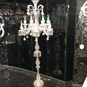 آباژور الماسی باکارات - نمای نزدیک از برش‌های کریستال الماسی شکل