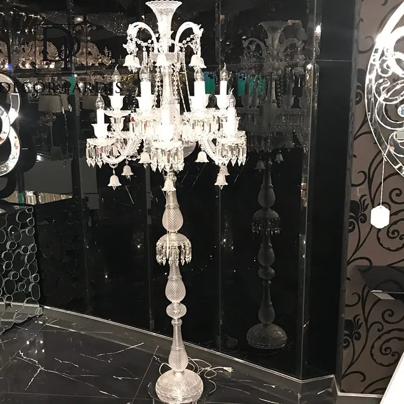 آباژور الماسی باکارات - نمای نزدیک از برشهای کریستال الماسی شکل