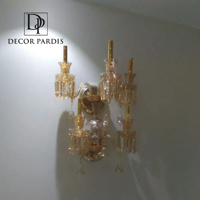 تصویر دیوارکوب Xennit روشن در راهروی مدرن