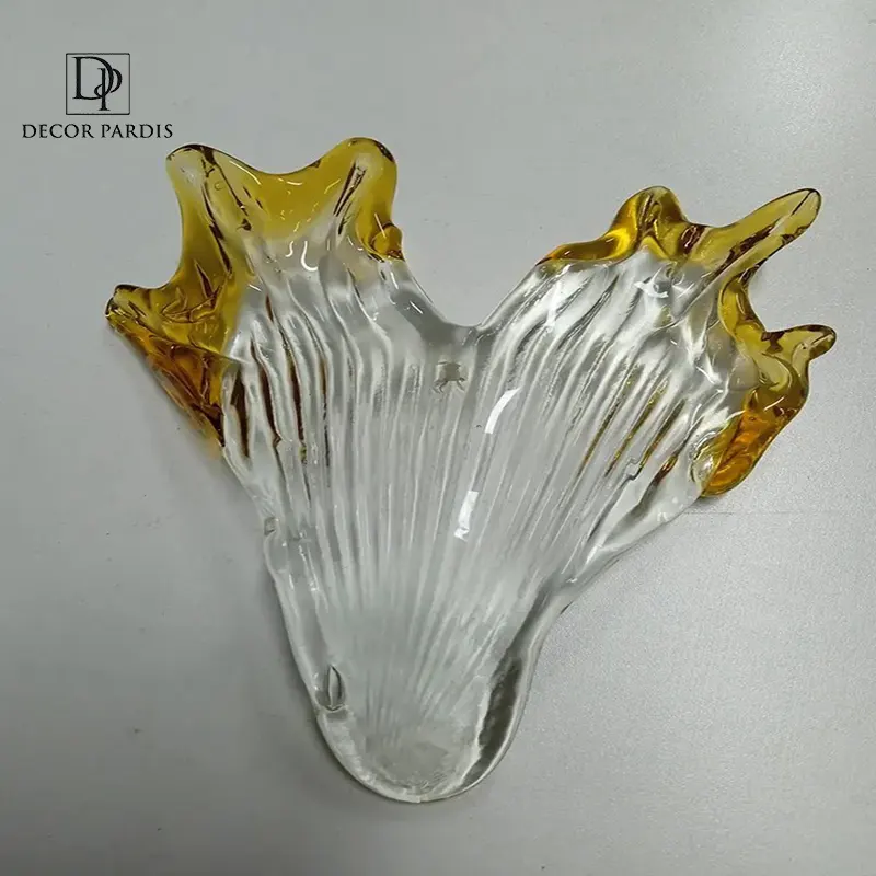 لوستر مدل عروس پروانه زرین با پروانههای طلایی