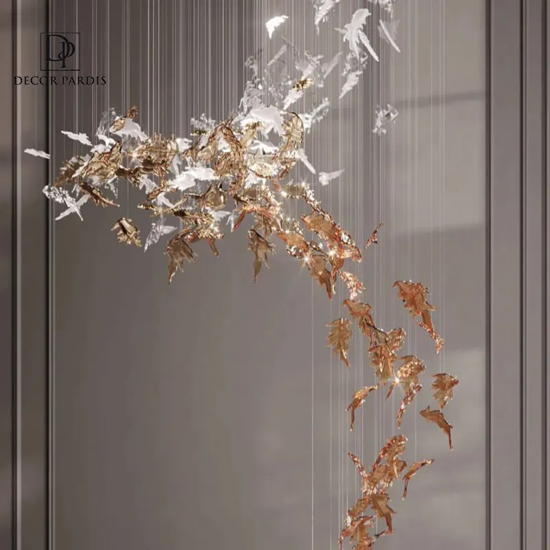 نمای نزدیک کریستالهای آویز لوستر دم ماهی