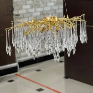 جلوه درخشان و نور پراکنده لوستر قطره آب زرین