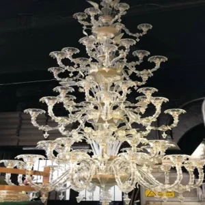 لوستر دست ساز مورانو مدل سلطنتی در فضای کلاسیک