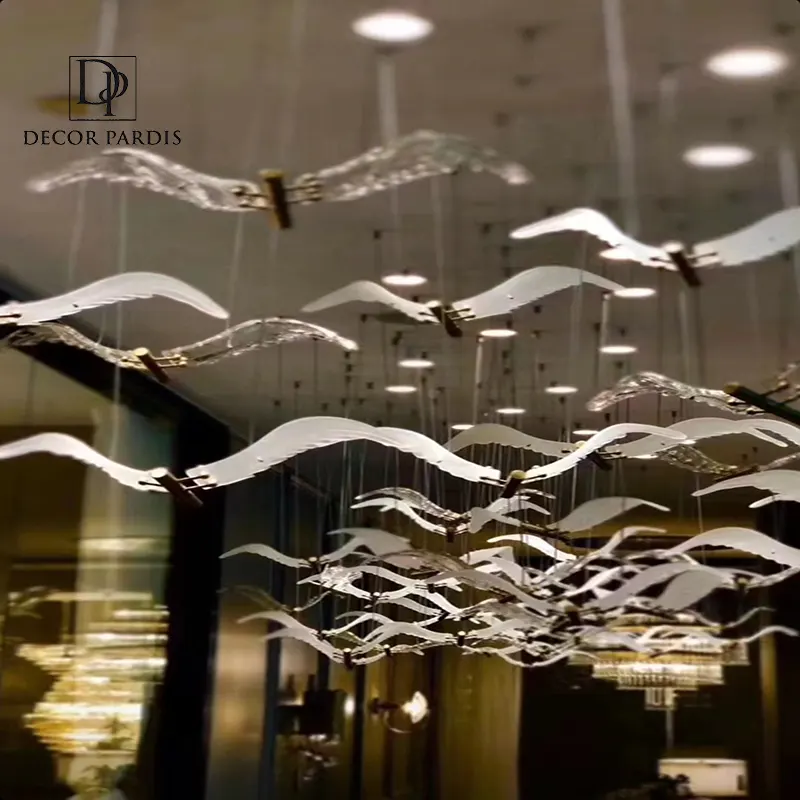 لوستر فانتزی آویزان در دکوراسیون مدرن و لوکس