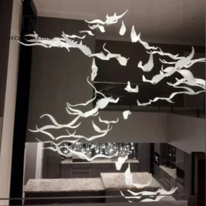 لوستر دست ساز مدل بال فرشته شیشه‌ای با طراحی ظریف و نور دلنشین