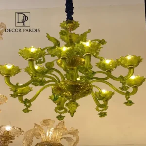 نمای نزدیک طراحی و رنگ فسفری لوستر مورانو