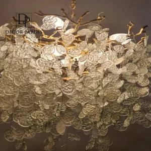 نمای نزدیک جزئیات و پولک‌های درخشان لوستر مورانو