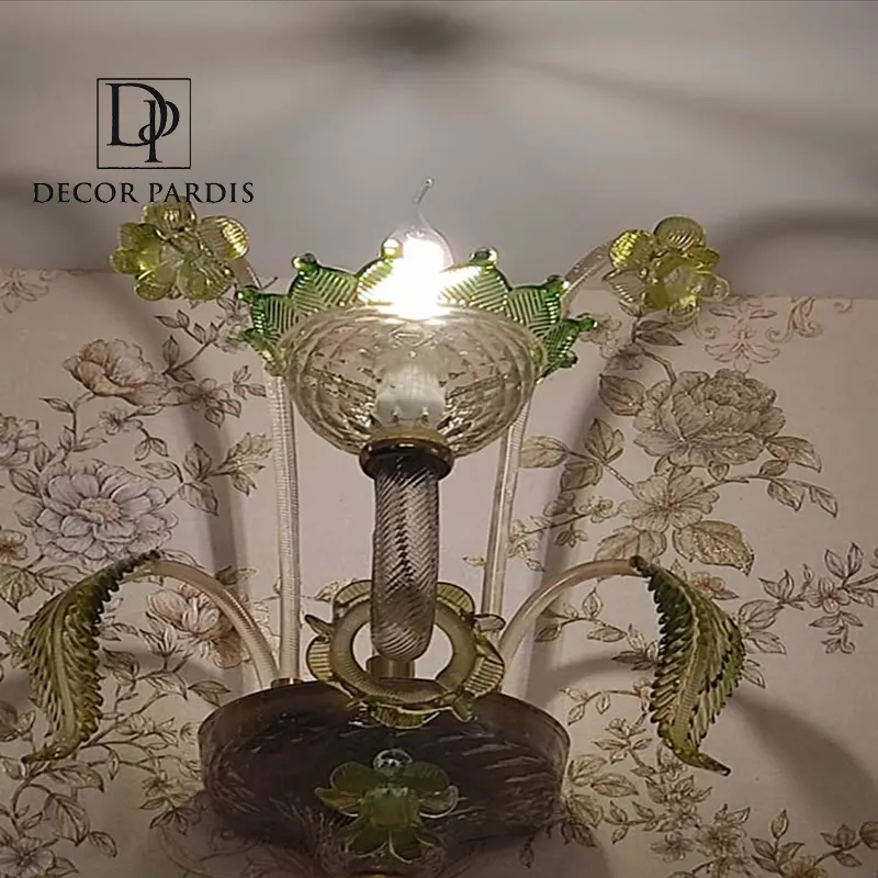 نمای نزدیک طراحی لوستر تک شعله