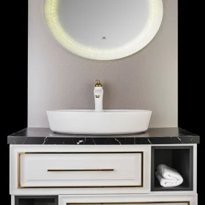 روشویی کابینتی سفید ممبران مدل 47 با آینه سندبلاست خورشیدی و کشوی آرام‌بند