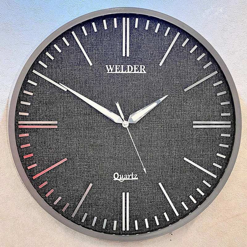 ساعت دیواری خاکستری