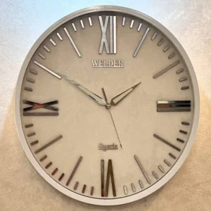 ساعت دیواری با اعداد رومی برجسته کرم