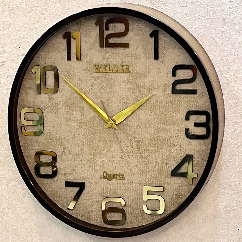 ساعت دیواری کلاسیک قهوهای کرم