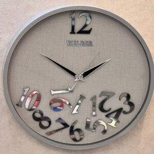 ساعت دیواری با اعداد معکوس