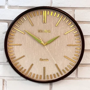 ساعت دیواری روشن در تاریکی