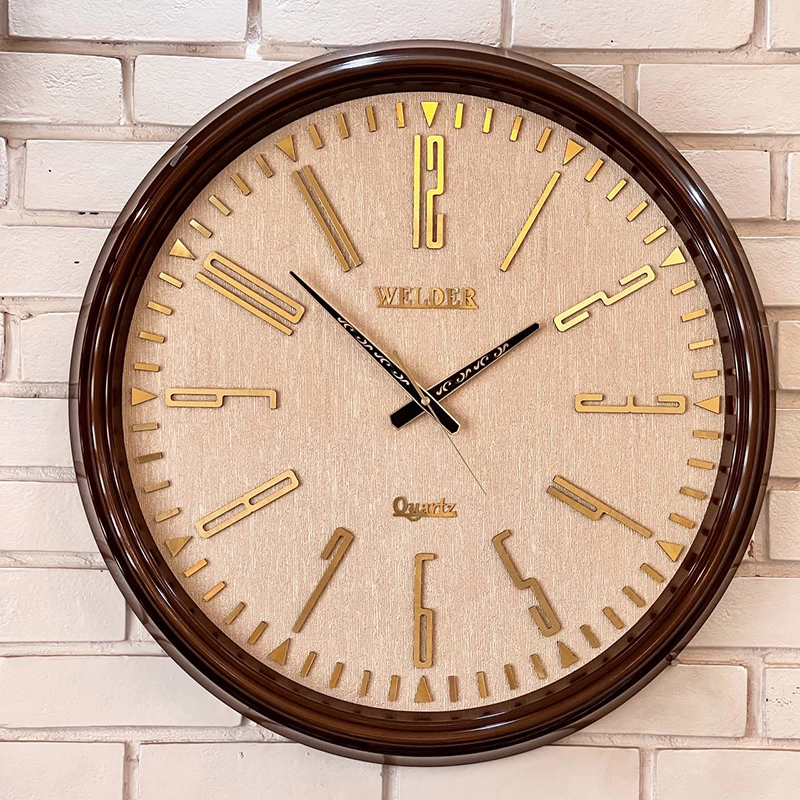 ساعت دیواری چوبی رنگ قهوهای