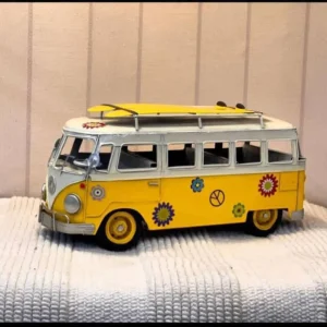 مجسمه ماشین ون زرد