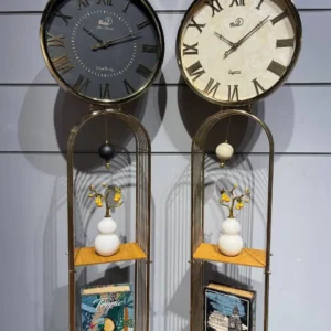 تصویر ساعت ایستاده فلزی با طراحی مدرن